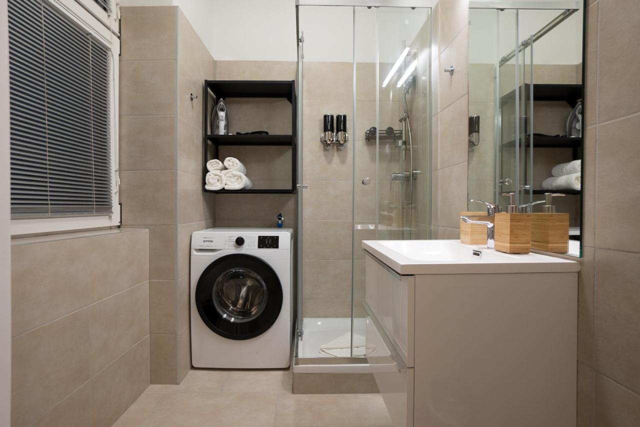 Stylish Central 1-Bedroom Apartment With A Terrace Wina Bagian luar foto