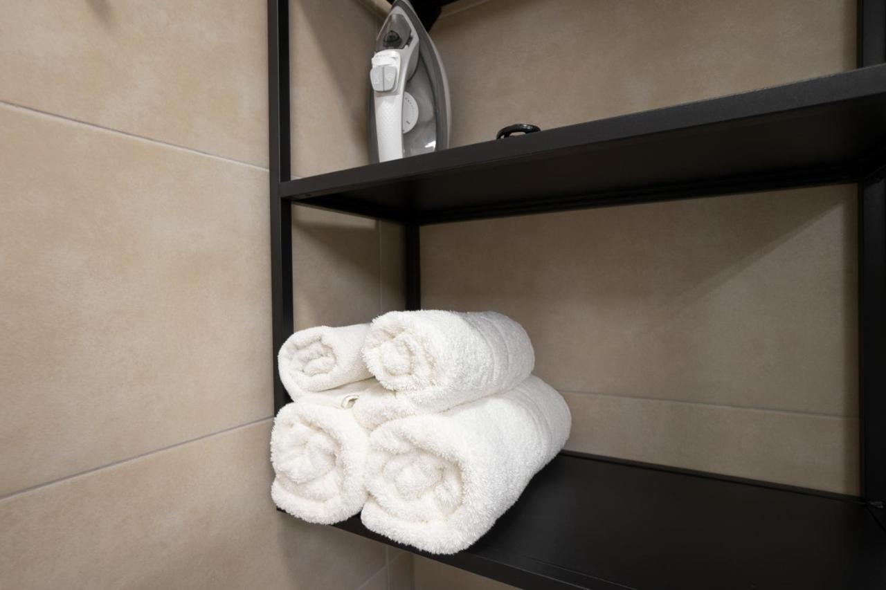 Stylish Central 1-Bedroom Apartment With A Terrace Wina Bagian luar foto