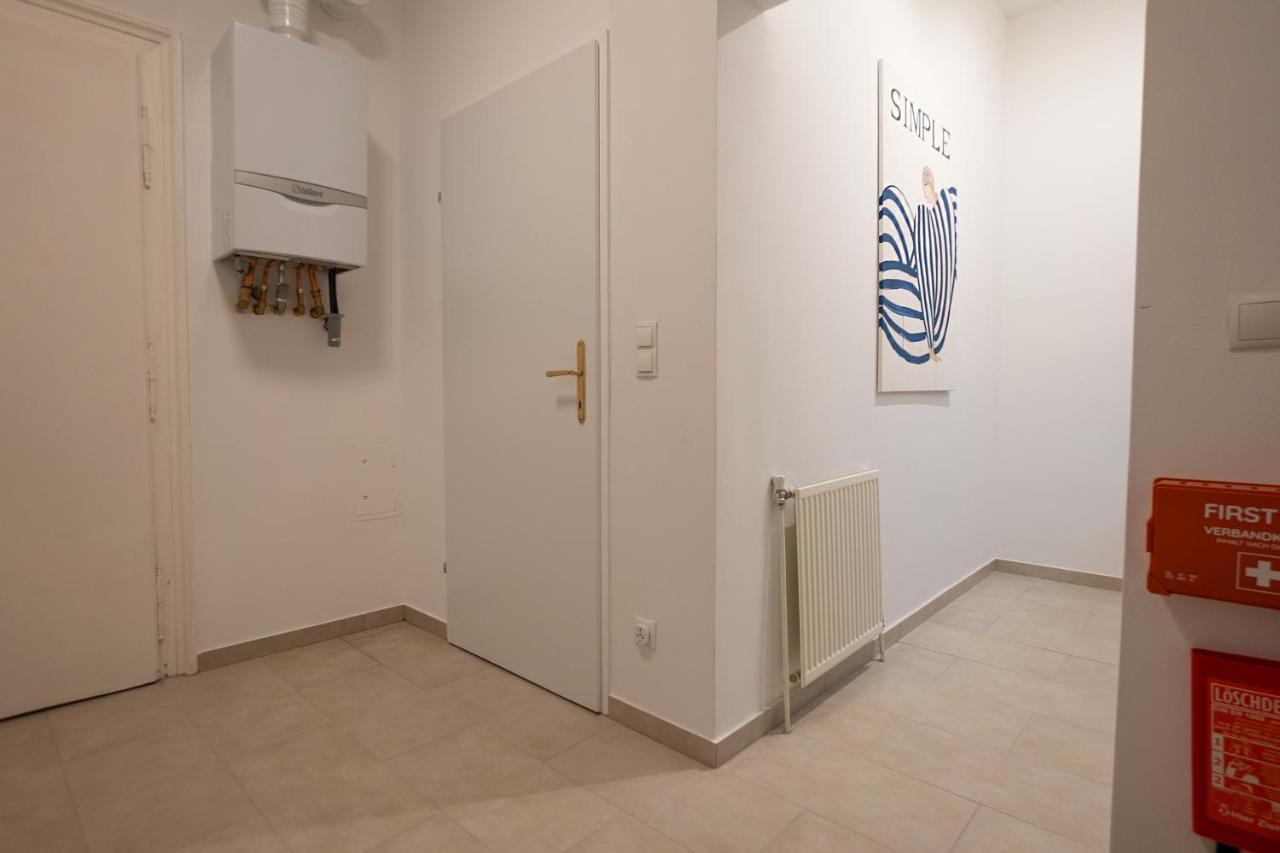 Stylish Central 1-Bedroom Apartment With A Terrace Wina Bagian luar foto